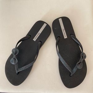 Ipanema Black Sparkle Bow Sandal Size 7